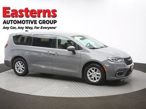 Used 2023 Chrysler Pacifica Touring-L FWD image 48