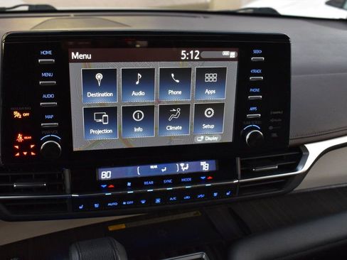 Used 2022 Toyota Sienna Platinum image 34