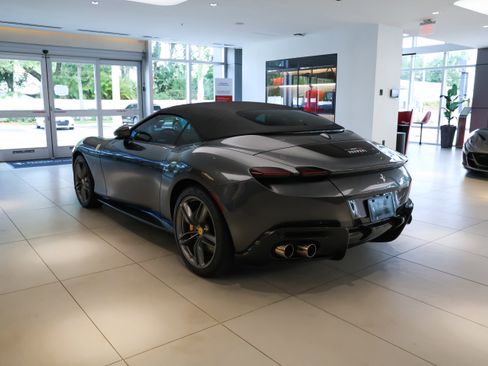 Used 2025 Ferrari Roma Spider RWD image 31