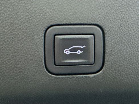 Used 2025 Chevrolet Tahoe Premier image 32