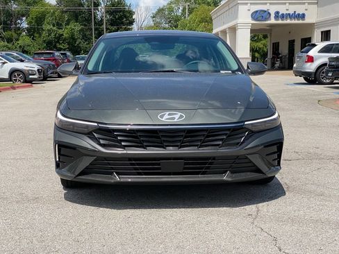 New 2026 Hyundai Elantra Limited FWD image 2