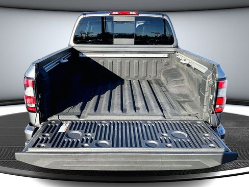 Used 2024 Nissan Frontier SL image 7