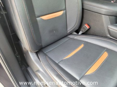 Used 2025 GMC Sierra 2500 AT4 w/ AT4 Premium Plus Package AWD/4WD image 10