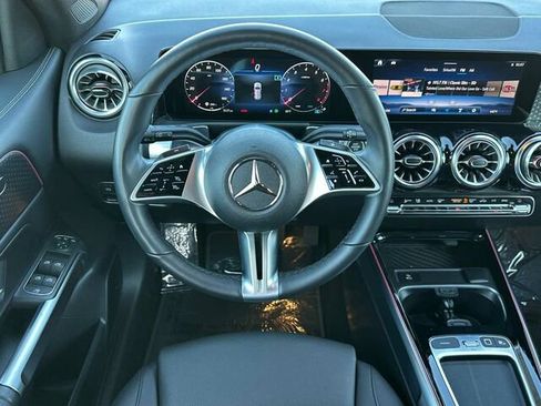 Used 2025 Mercedes-Benz GLB 250 GLB 250 4D Sport Utility 4MATI image 18