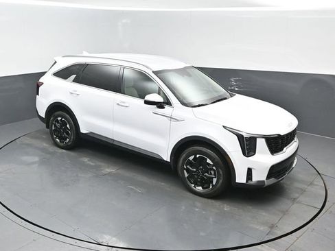 Used 2025 Kia Sorento S image 17