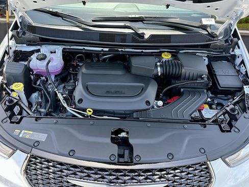 New 2026 Chrysler Pacifica Select image 30