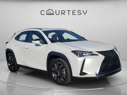 Used 2021 Lexus UX 200 w/ Accessory Package (Z1) image 5