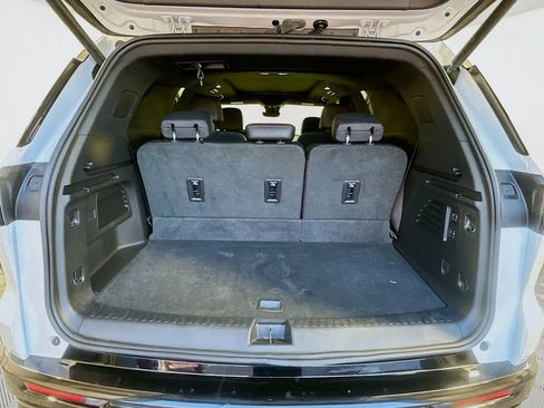 Used 2024 Chevrolet Traverse RS image 27