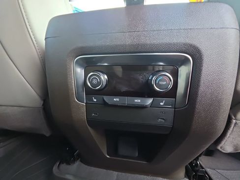 Used 2025 Chevrolet Suburban LT w/ Comfort Package AWD/4WD image 23