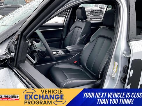 Used 2025 Jeep Wagoneer S Limited image 21