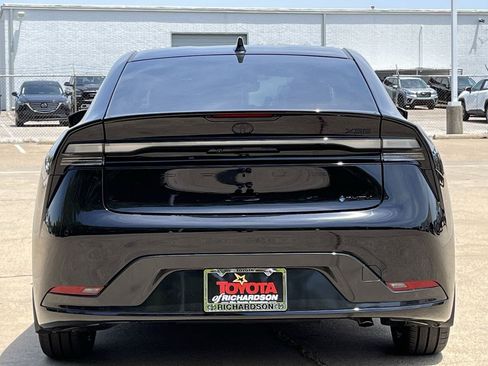 New 2026 Toyota Prius Plug-In Hybrid FWD image 5