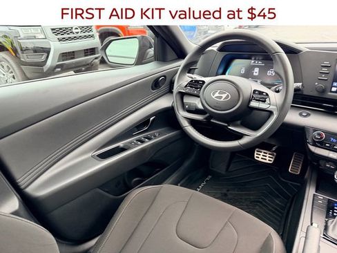 Used 2025 Hyundai Elantra Sport image 10