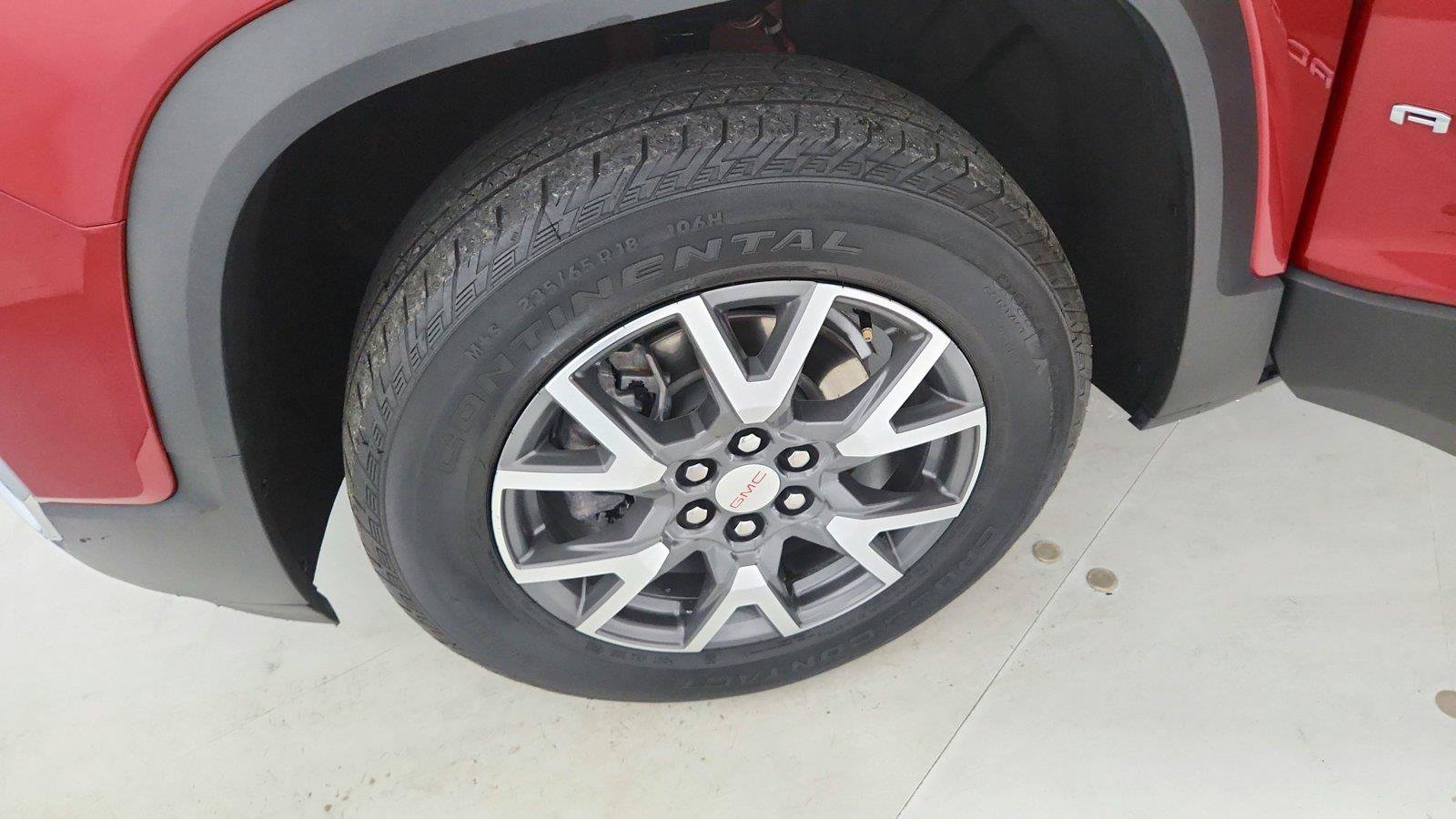 Used 2023 GMC Acadia SLE FWD image 16