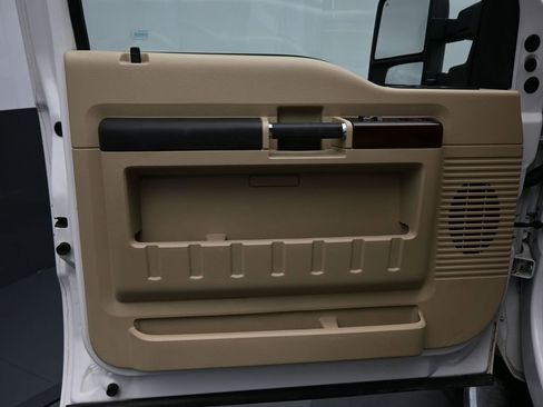 Used 2010 Ford F250 Lariat image 9