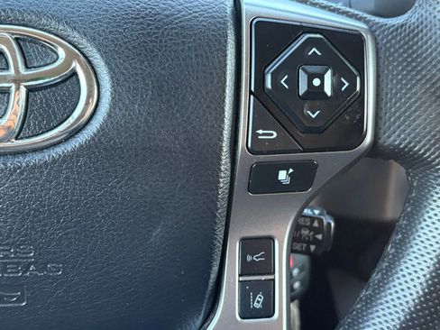 Used 2022 Toyota Tacoma SR5 AWD/4WD image 16