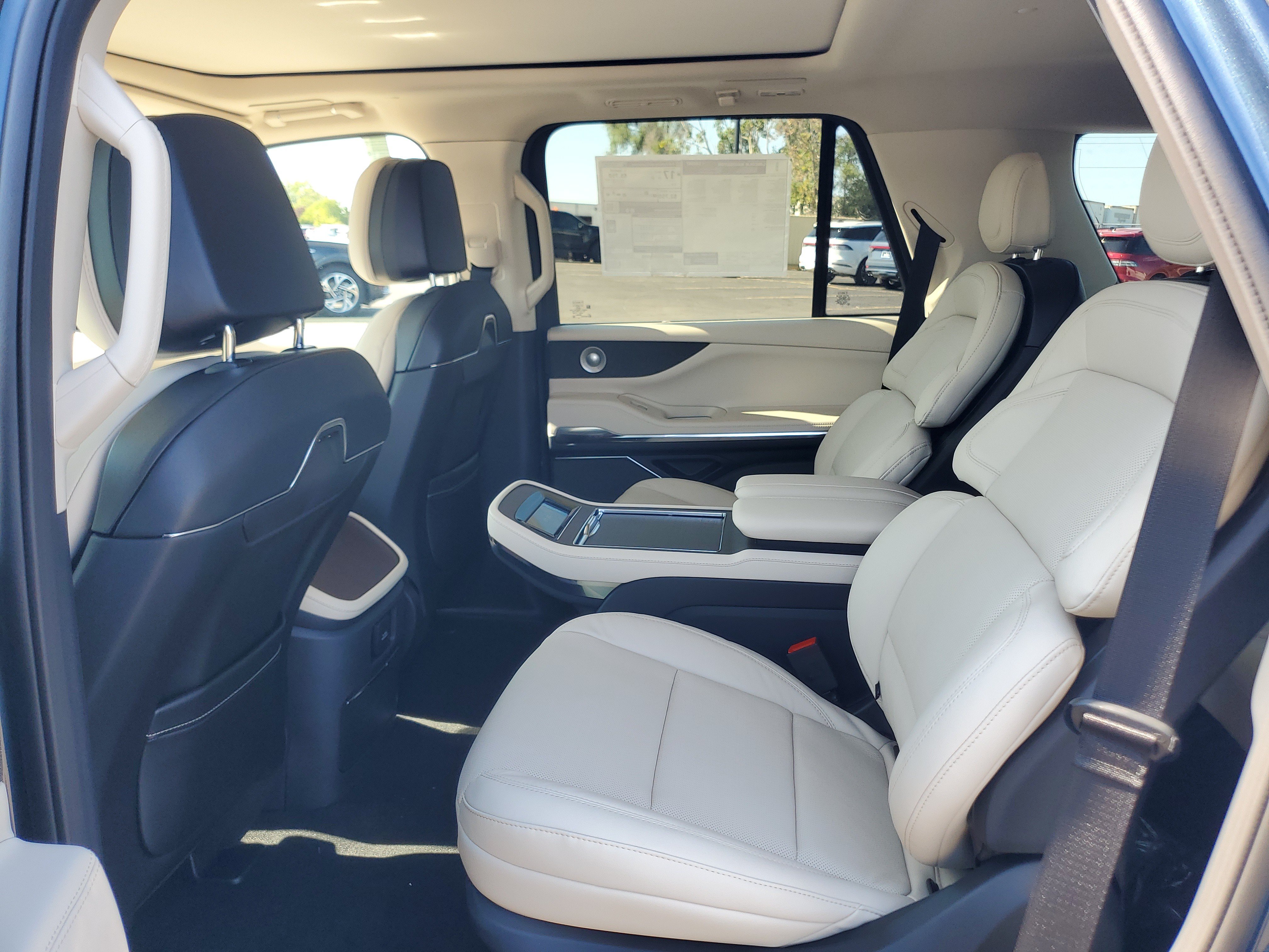 New 2027 Lincoln Navigator Reserve AWD/4WD image 27