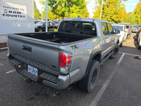 Used 2021 Toyota Tacoma TRD Off-Road w/ Technology Package AWD/4WD image 3