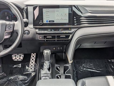 Used 2025 Toyota Camry SE image 14