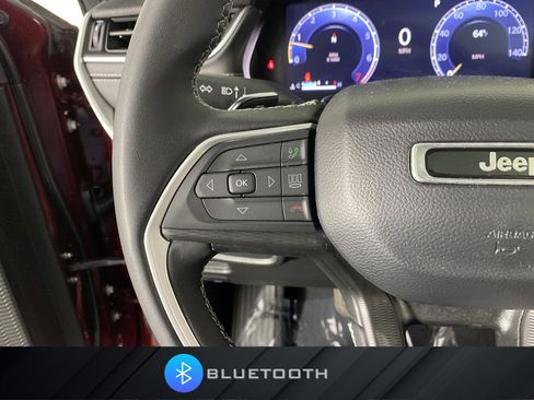 Used 2023 Jeep Grand Cherokee Altitude AWD/4WD image 23