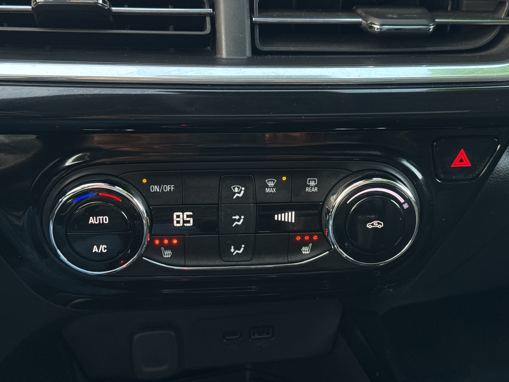 Used 2024 Chevrolet Trax ACTIV w/ Sunroof Package FWD image 25