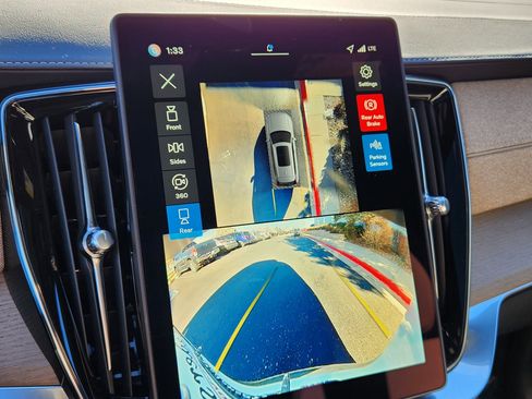 New 2026 Volvo XC90 T8 Plus w/ Protection Package Premier image 11