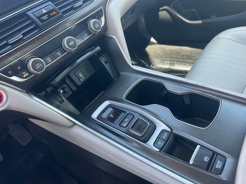 Used 2018 Honda Accord Touring image 14