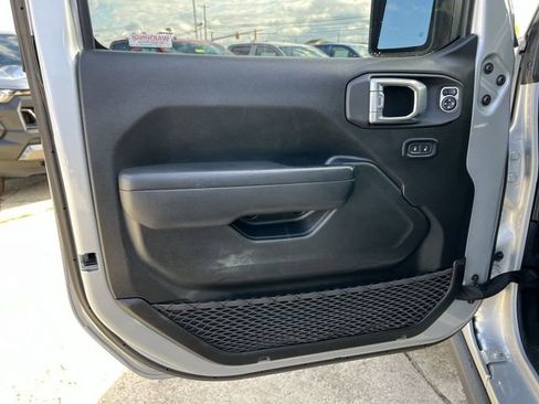 Used 2022 Jeep Gladiator Willys image 23