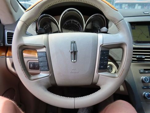 Used 2010 Lincoln MKT 2WD image 23