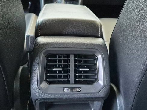 Used 2021 Volkswagen Tiguan SE FWD image 16