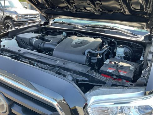 Used 2021 Toyota Tacoma SR5 AWD/4WD image 23