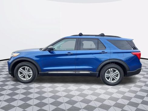 Used 2021 Ford Explorer XLT w/ Equipment Group 202A AWD/4WD image 3