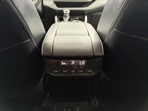 Used 2021 Toyota Highlander Limited image 21