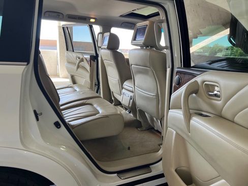 Used 2016 INFINITI QX80 4WD w/ Deluxe Technology Package image 19