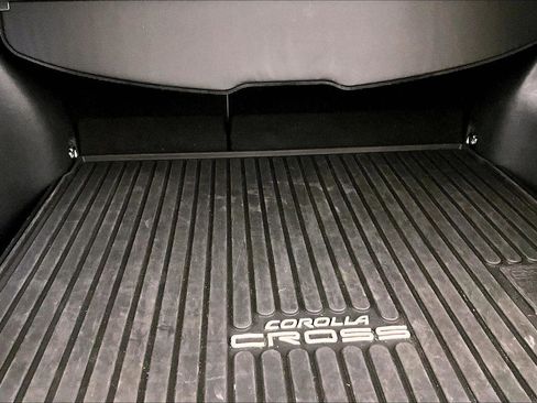 Used 2023 Toyota Corolla Cross LE image 33