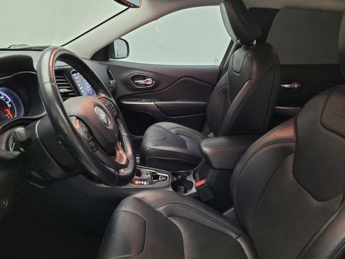 Used 2019 Jeep Cherokee Limited image 17