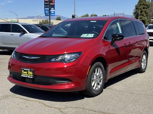 New 2025 Chrysler Voyager LX image 3