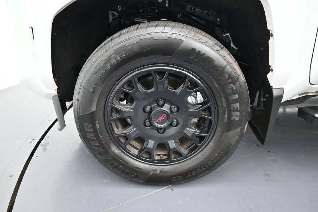 Used 2025 Toyota Tacoma TRD Sport AWD/4WD image 9