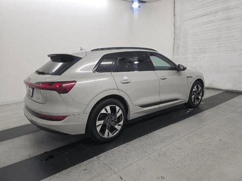 Used 2022 Audi e-tron Premium w/ Convenience Plus Package image 4