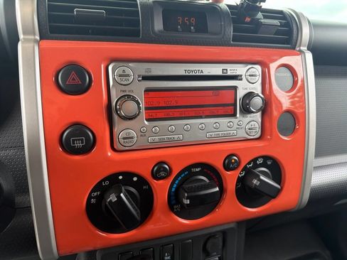 Used 2014 Toyota FJ Cruiser 4WD w/ Upgrade Package image 10