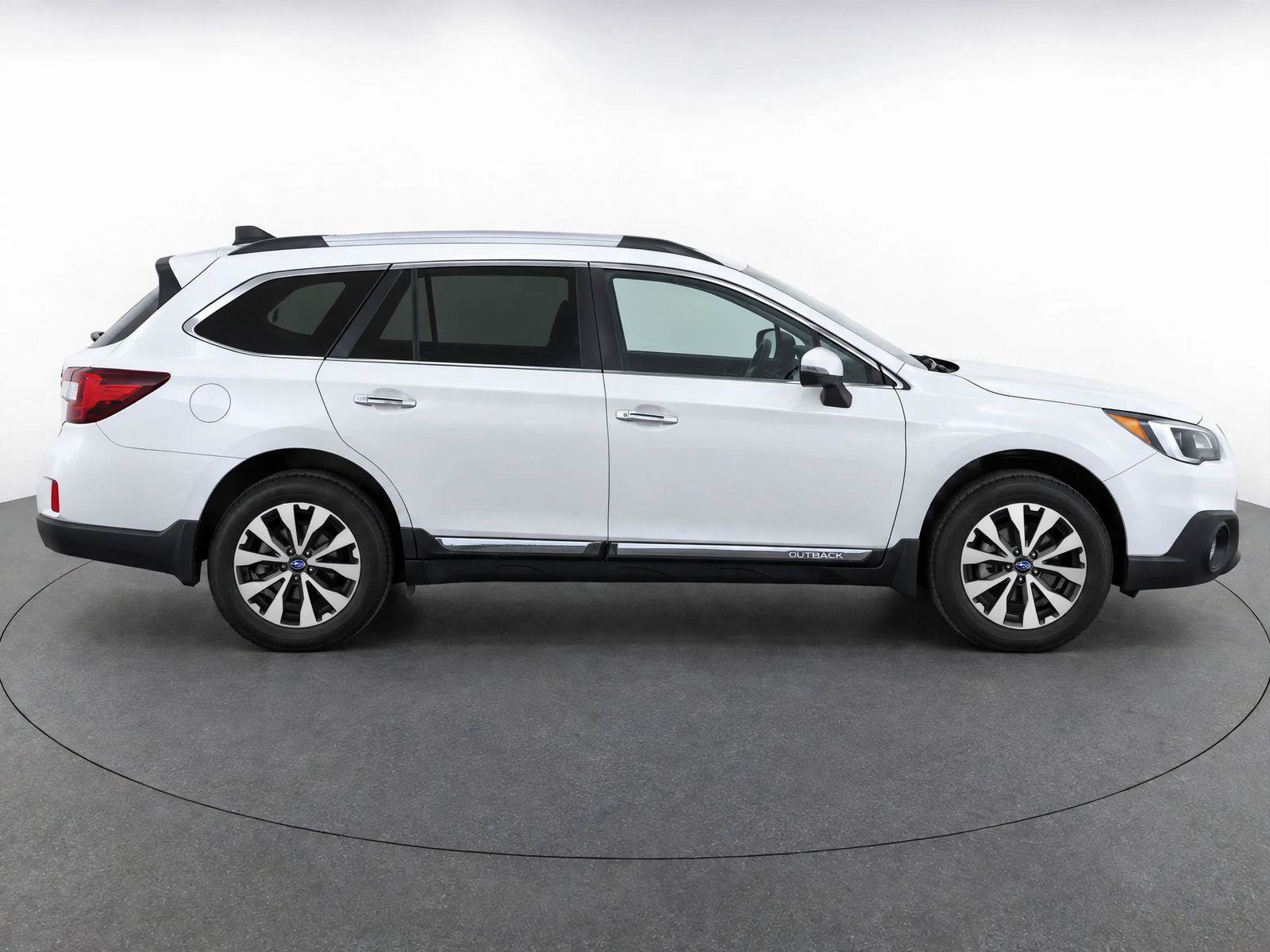 Used 2017 Subaru Outback 2.5i Touring w/ Popular Package #5A AWD/4WD image 8