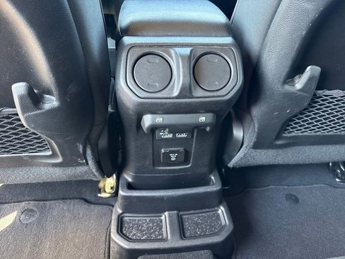 Used 2024 Jeep Wrangler Unlimited Rubicon 4xe image 19