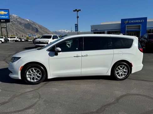 Used 2023 Chrysler Voyager LX FWD image 11