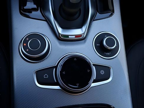 New 2025 Alfa Romeo Stelvio Sprint AWD/4WD image 29