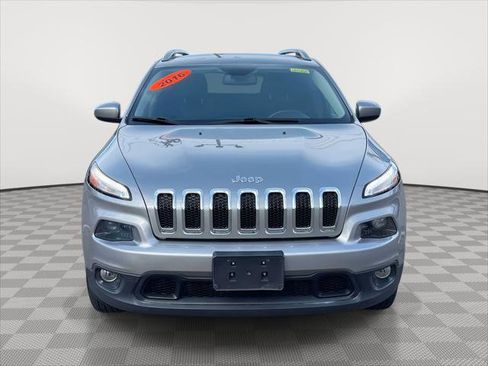 Used 2016 Jeep Cherokee Latitude image 2