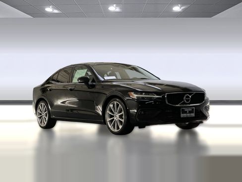 Used 2021 Volvo S60 T5 Momentum image 6