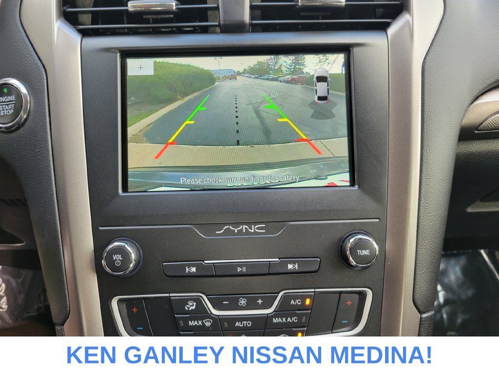 Used 2020 Ford Fusion SE FWD image 28