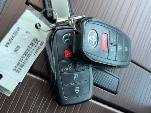 Used 2021 Toyota Sienna LE image 30