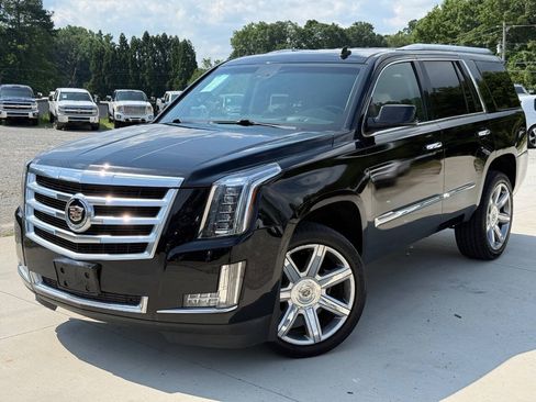 Used 2015 Cadillac Escalade Luxury AWD/4WD image 3