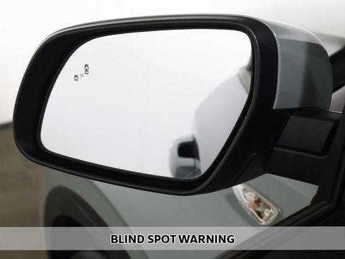 Used 2025 Hyundai Venue Limited FWD image 4