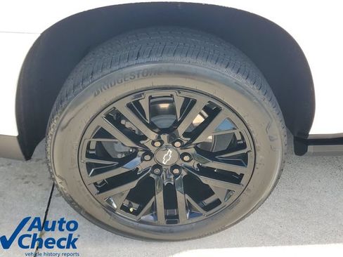 Certified 2021 Chevrolet Suburban High Country w/ Premium Package RWD image 8